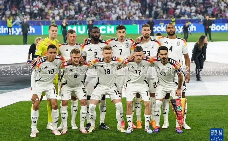 熊猫体育手机版下载中文在线美式足球运动员蒙眼爬：挑战极限的独特比赛方式揭秘